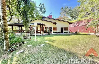 Casa de 446m² com 5 dormitórios (3 suítes) com vaga - águas da fazendinha