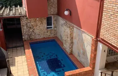 Sobrado com 150m² de 5 dormitórios e vaga de garagem - jardim taboão