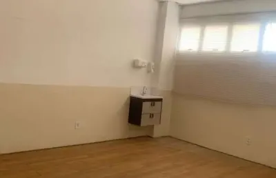 Prédio comercial com 16 salas 11 banheiros parque pinheiros taboao da serra