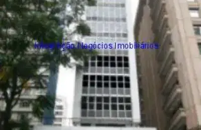 Conjunto comercial 102,95m², 02 banheiros e 01 vaga na garagem.  condomínio com recepção e segurança.  excelente localização
