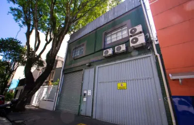 Galpão 1000m², 05 banheiros e 10 vagas de garagem.  excelente localização á 8 minutos andando para a estação do metrô santa cecilia