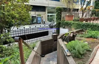 Casa sobrado 388m², 07 salas, 08 banheiros e 02 vagas de garagem.  excelente localização, á 4 minutos andando para estação do metrô consolação;