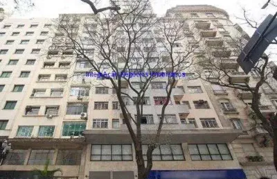 Apartamento 32m², 01 dormitório e 01 banheiro.   condomínio com segurança e portaria.  excelente localização