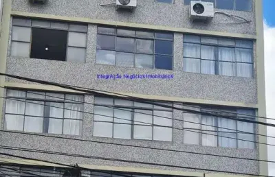 Conjunto comercial 45m², 03 salas, 01 copa e 01 banheiro.  condomínio recepção e segurança.  excelente localização