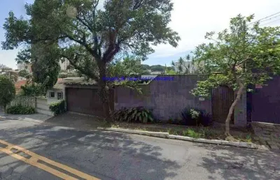 Casa  430m², 07 dormitórios (sendo 02 suítes), 06 banheiros e 04 vagas de garagem.   excelente localização, entre as ruas zequinha de abreu