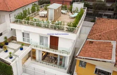 Casa sobrado 450m², 03 dormitórios (sendo suítes), 04 banheiros e 04 vagas de garagem.  excelente localização, entre as ruas garopaba, itapitangui