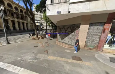 Loja 1.360m² e  08 banheiros.  excelente localização á 05 minutos andando para a estação do metrô anhangabaú; entre as ruas 24 de maio