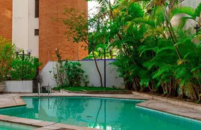 Apartamento 280m², 03 dormitórios (sendo  suítes), 05 banheiros e 03 vagas de garagem.  condomínio com segurança, portaria, piscina, salão de jogos