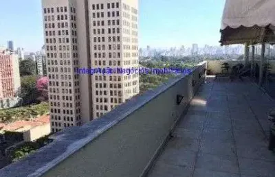 Apartamento cobertura 131m², 03 dormitórios ( sendo 01 suite), 02 banheiros e 01 vaga de garagem.  condomínio com segurança, portaria, piscina