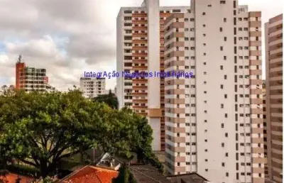 Apartamento mobiliado 54m², 01 dormitório e 01 banheiro.  condomínio com portaria e segurança.  excelente localização