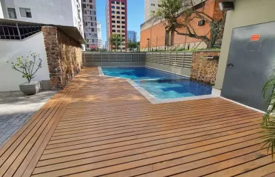 Apartamento 156m², 04 dormitórios (sendo 4 suítes), 06 banheiros e 02 vagas na garagem; móveis planejados e embutidos.  condomínio com segurança