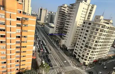 Apartamento studio 34m², 01 dormitório, 01 banheiro e 01 vaga na garagem.  condomínio com segurança e portaria.  excelente localização