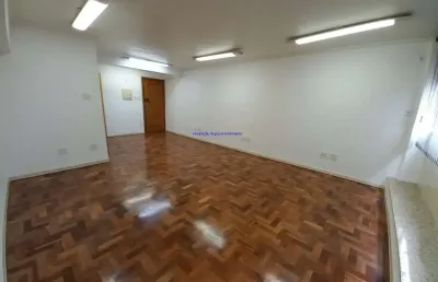 Conjunto comercial 40m², 01 copa e 01 banheiro.  condomínio com recepção e segurança.  excelente localização, á 7 minutos andando para a estação.