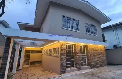 Sobrado 530m², 05 dormitórios (sendo 01 suíte), 04 banheiros e 05 vagas na garagem.  excelente localização, entre as ruas itaquera, itajobi e angatuba
