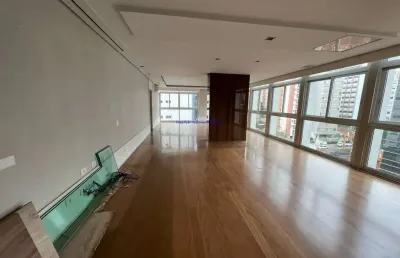 Apartamento 251m², 03 dormitórios (sendo 01 suíte master) 02 banheiros e 02 vagas na garagem.  condomínio com segurança e portaria.