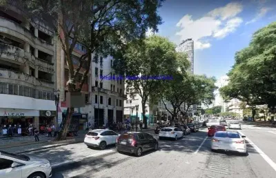 Loja 285m², 02 banheiros.  excelente localização á 2 minutos andando para a estação do metrô república; entre as ruas sete de abril, 24 de maio