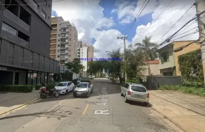 Loja 207m², 02 banheiros.  excelente localização á 7 minutos andando para a estação do metrô sumaré; entre as ruas capote valente, amália de noronha