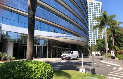 Conjunto comercial 222m², 03 salas, 02 banheiros e 06 vagas de garagem.  condomínio com recepção e segurança.  excelente localização á 10 minutos