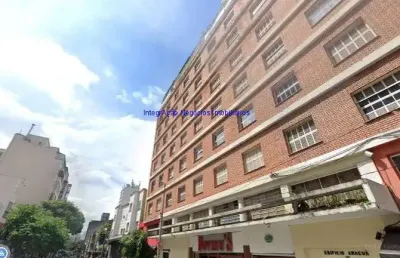 Condomínio com portaria e segurança.  excelente localização, à 3 minutos caminhando para avenida paulista e à 5 minutos caminhando para a estação