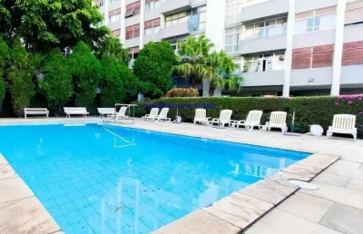 Apartamento mobiliado 200m², 03 dormitórios (sendo 01 suíte), 03 banheiros e 01 vaga na garagem.  condomínio com portaria, segurança 24hrs, piscina