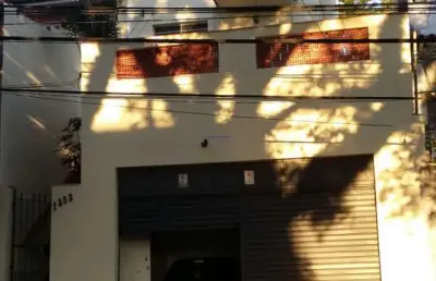 Sobrado 100m²,  05 dormitórios e 02 banheiros.  excelente localização  entre as ruas cajaiba, cotoxó e avenida professor afonso bovero