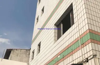 Prédio comercial 800m², 13 banheiros, 20 vagas de garagem; possui 4 pavimentos.  excelente localização entre a rua bicudo de brito