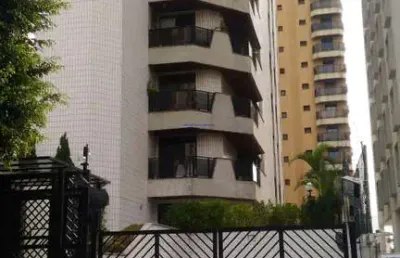 Apartamento 155m², 04 dormitórios (sendo 03 suítes), 04 banheiros e 03 vagas na garagem.  condomínio com portaria, segurança 24hrs, piscina