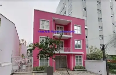 Prédio comercial 672,00m², 12 banheiros e 03 vagas na garagem.  excelente localização  entre as ruas alcides pertiga, joão moura e avenida rebouças