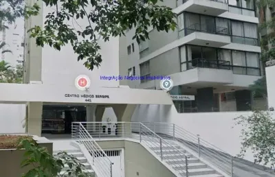 Conjunto comercial 122m², 04 banheiros e 01 vaga na garagem.  condomínio com recepção e segurança 24hrs.  excelente localização