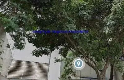 Prédio comercial  3.496,86m², 06 banheiros e 34 vagas na garagem; possui 07 pavimentos e 02 subsolos.  excelente localização
