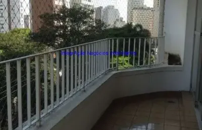 Apartamento 208m², 04 dormitórios (sendo suítes), 05 banheiros e 02 vagas na garagem.  condomínio com portaria, segurança 24hrs, churrasqueira
