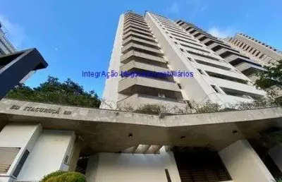 Apartamento 312m², 03 dormitórios (sendo suítes), 04 banheiros e 04 vagas na garagem.  condomínio com portaria, segurança 24hrs, piscina