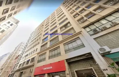 Conjunto comercial 200m², 01 copa e 02 banheiros.   condomínio com recepção e segurança 24hrs.  excelente localização.