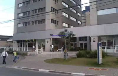 Loja 60m², 01 banheiro, 01 vaga na garagem.  condomínio com segurança 24hrs.  excelente localização á 5 minutos andando para a estação do metrô.