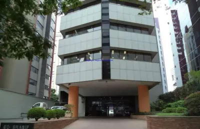 Conjunto comercial 319m², 04 banheiros e 05 vagas na garagem.  condomínio com recepção e segurança 24hrs. excelente localização.
