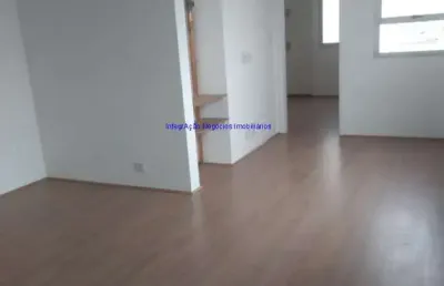 Apartamento 32m², 01 dormitório (sendo suíte) e 01 banheiro.  condomínio portaria.  excelente localização á 6 minutos andando para a estação do metrô