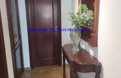Apartamento 216m², 04 dormitórios (sendo suítes), 05 banheiros e 03 vagas na garagem.   condomínio com portaria 24hrs, piscina, salão de festa.
