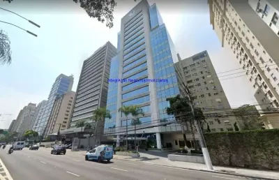 Conjunto comercial 340m², 04 banheiros e 10 vagas na garagem.   condomínio com recepção, segurança 24hrs.  excelente localização.