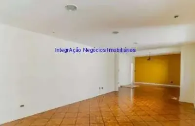 Apartamento 240m², 04 dormitórios (sendo 01 suíte), 03 banheiros e 01 vaga na garagem.   condomínio com portaria.   excelente localização