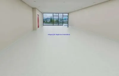 Prédio com 375m², piso térreo: 01 sala grande com vão livre, 02 banheiros, cozinha e despensa; piso superior: 02 salas grandes, 02 salas pequenas