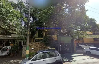 Sobrado residencial 289m², 06 dormitórios (sendo 01 suite e 02 dormitórios com varanda), 04 banheiros e 04 vagas na garagem.  excelente localização.