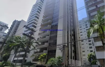 Apartamento cobertura triplex 642m², 18° andar: 03 suítes ( sendo uma máster e uma suite americana),  03 banheiros (sendo 01 dividido para dois quarto