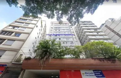 Apartamento mobiliado 60m², 01 dormitório, 01 banheiro e 01 vaga na garagem.  condomínio com portaria.  excelente localização
