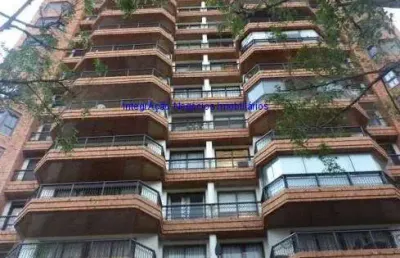 Apartamento 168m², 04 dormitórios (sendo 02 suítes), 04 banheiros e 03 vagas na garagem.    condomínio com portaria, segurança 24hrs, piscina.