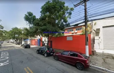 Prédio comercial 680m², 04 salas de escritórios, 01 sala ampla, salas de reuniões, refeitórios, vestiários, 02 banheiros e 60 vagas na garagem.