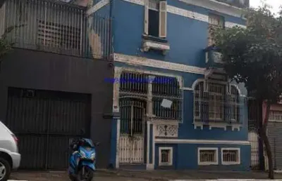 Sobrado residencial 220m², 14 dormitórios, 06 banheiros e 04 vagas na garagem.  excelente localização entre próximo do viaduto engenheiro orlando