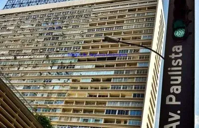 Conjunto comercial 41m², 01 banheiro e 01 vaga na garagem.  condomínio com portaria e segurança 24hrs.   excelente localização.