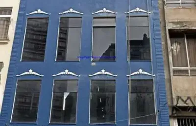 Prédio comercial 371m², 04 salas e 05 banheiros.   excelente localização á 5 minutos andando para a estação do metrô república;