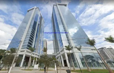 Laje comercial 900m², 04 salas com 225m² cada, 12 banheiros e 24 vagas na garagem por andar.    condomínio com segurança 24hrs.  excelente localização