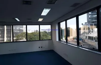 Conjunto comercial 280m², 03 banheiros e 08 vagas na garagem.  condomínio com recepção e segurança 24hrs.  excelente localização.